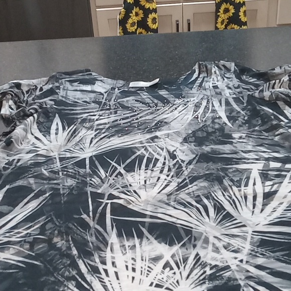 Womans summer blouse - Picture 3 of 3